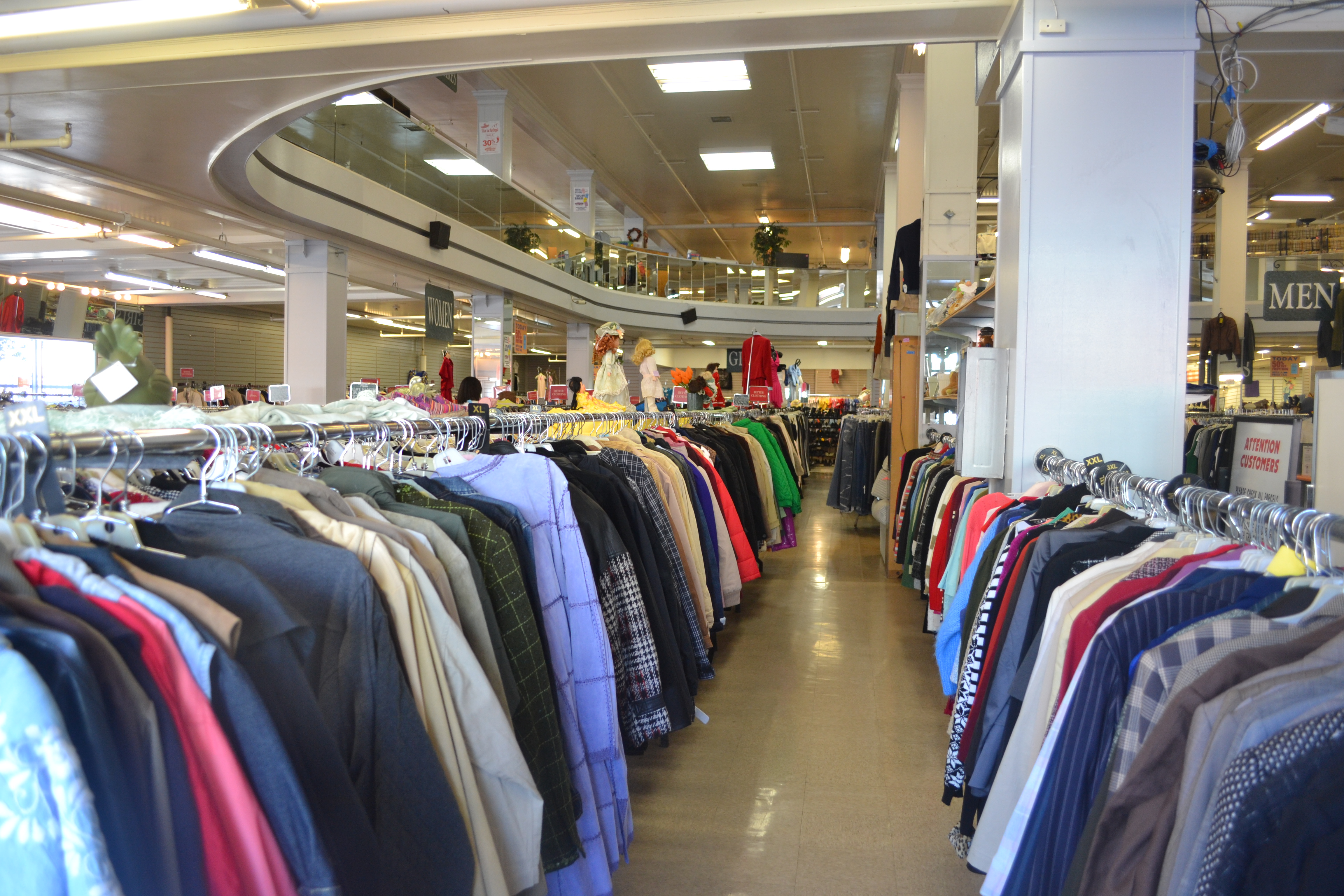 9 Best Thrift Stores in San Francisco to Shop At Right Now