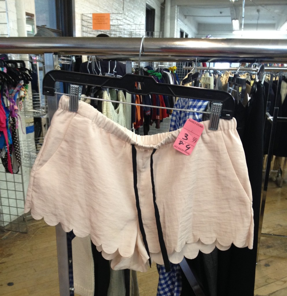 looking-fly-on-a-dime-salvation-army-nyc-nyc-thrift-shop-h&M-shorts-scalloped-shorts