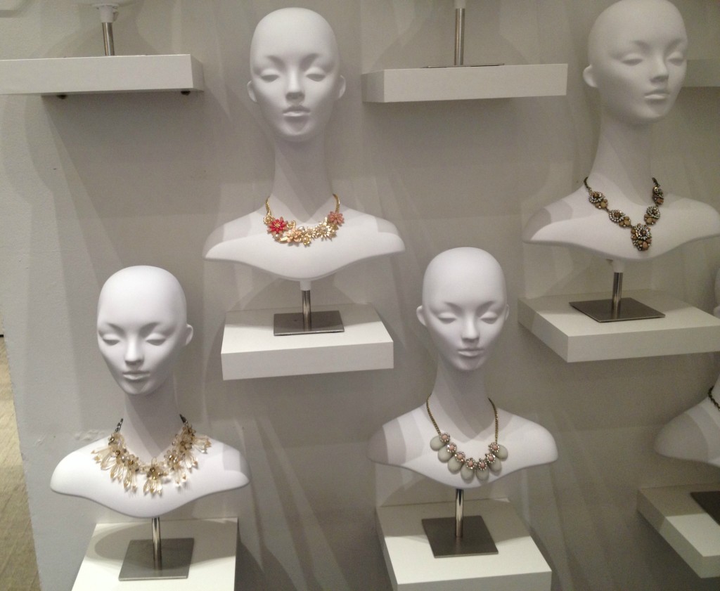 statement-necklace-statement-necklaces-dressbar-collection-dressbar-pop-up