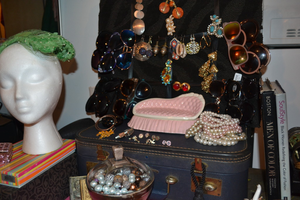 vintage-suitcase-thrift-store-decor-organizing-tips
