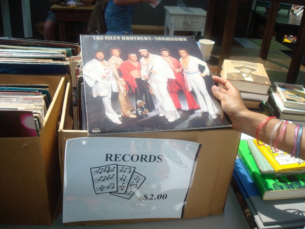 brooklyn-flea-market-vinyl-how-to-flea-market-shop-flea-market-tips