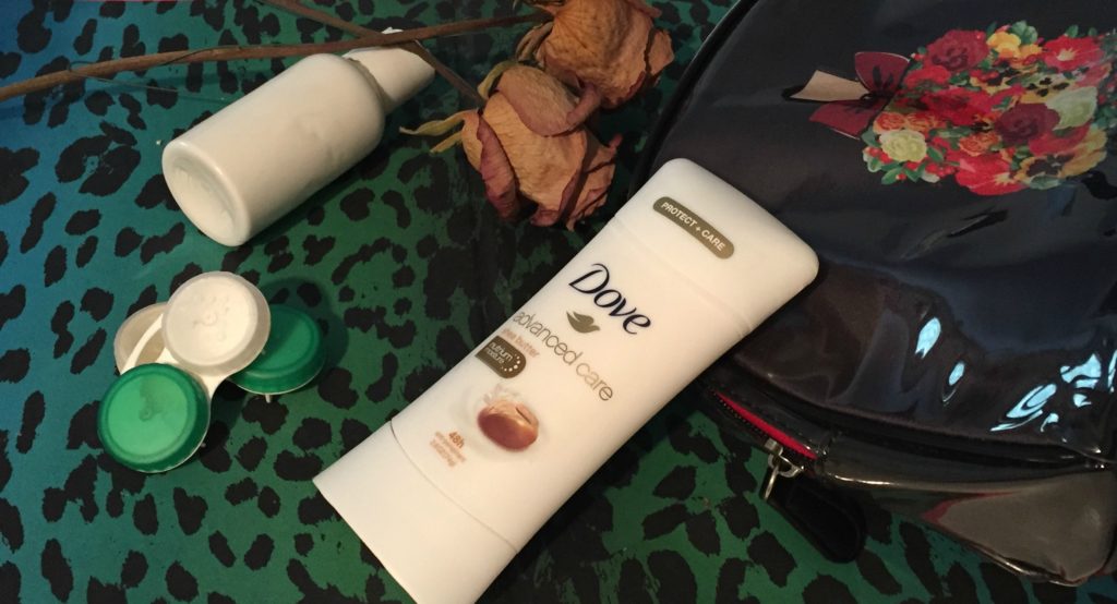 What's In My Bag - On the Go Travel Must Haves 